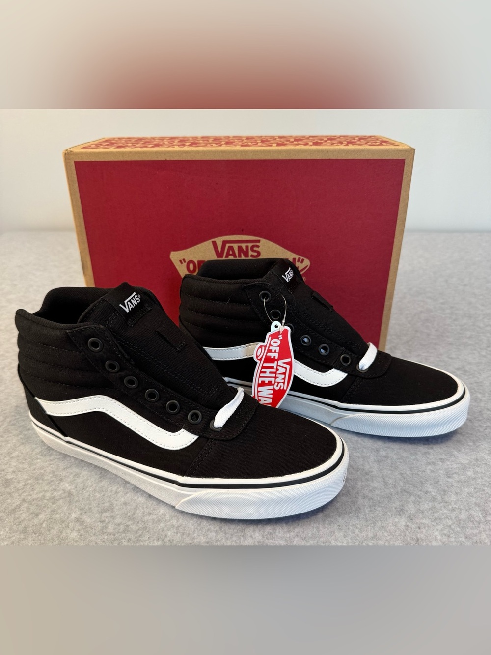 NWT Vans Black and White Sk8-Hi Classic Skate Sneakers size 8
